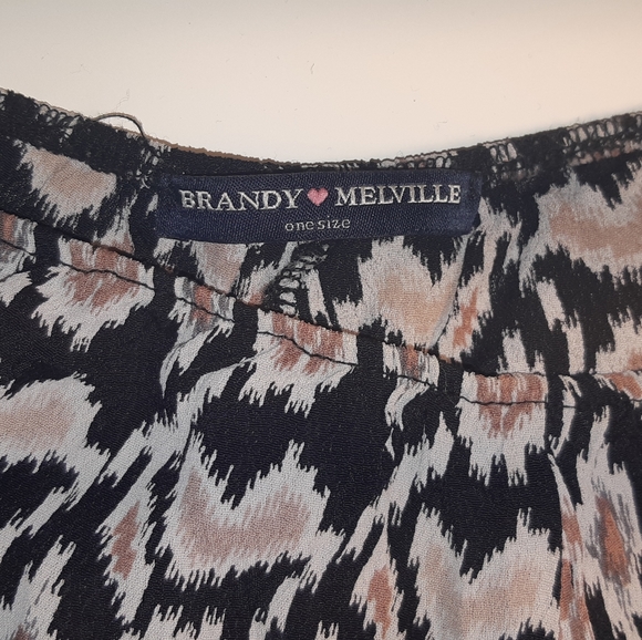 Brandy Melville Vodi Shorts - Picture 2 of 3